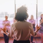 Eventos e workshops sobre bem-estar emocional